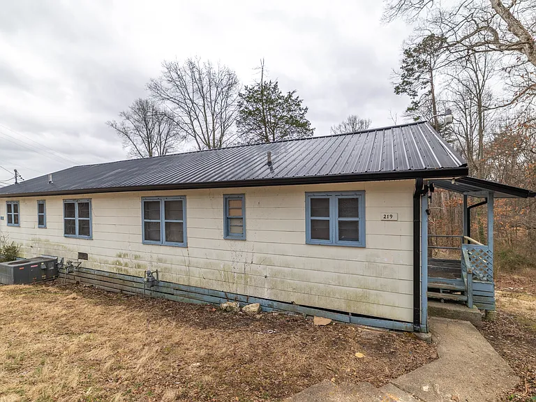 219 Highland Ave — Photo 4