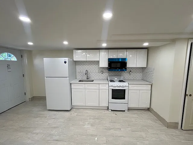 945 E 83rd St #1B — Photo 3