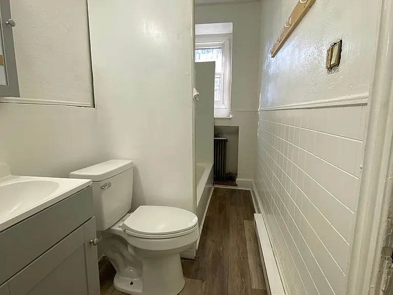 228 W Vine St — Photo 6