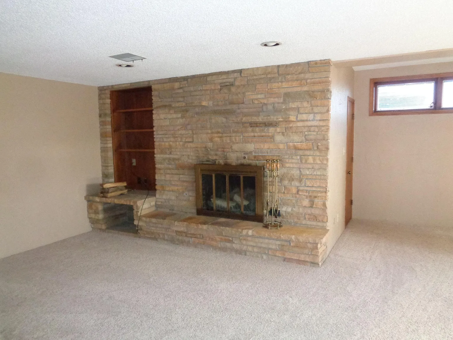 303 N Kansas Ave — Photo 2