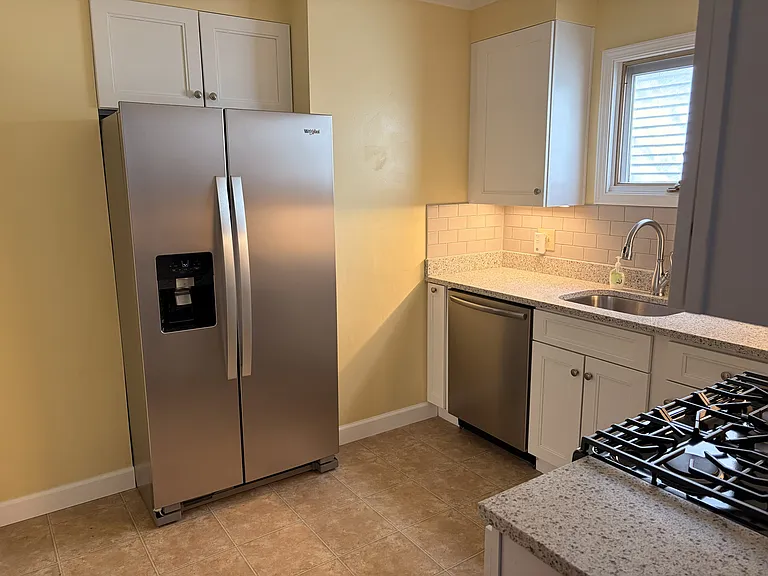 296 Crestwood Ave #1 — Photo 6