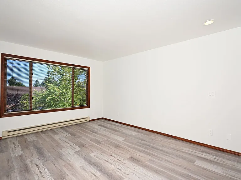 10705-10707 Des Moines Memorial Dr — Photo 9