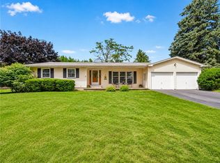49 Pine Valley Dr, Rochester, NY 14626