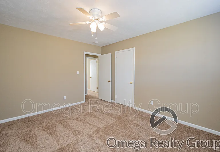 504 Roselle Ln — Photo 24