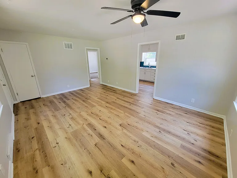 5935 E Bellaire Ave — Photo 2