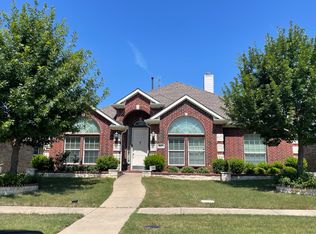 817 Graystone Dr, Garland, TX 75043