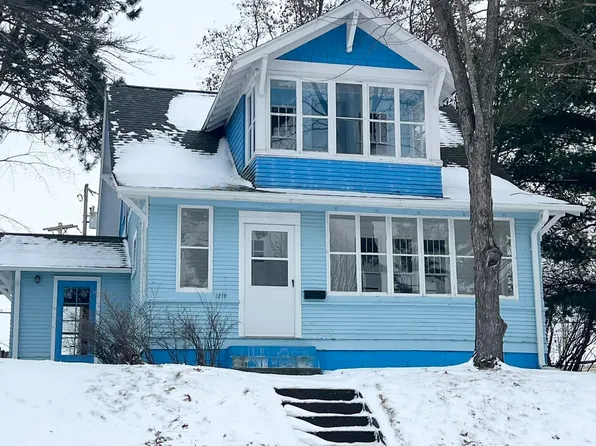 1219 Crystal Lake Blvd, Iron Mountain, MI 49801