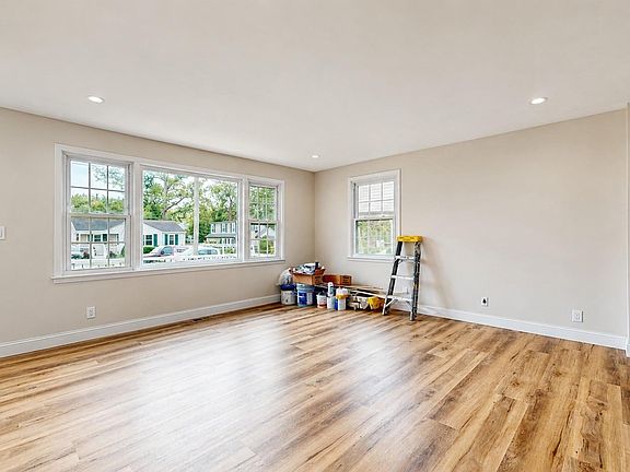 3rd image of 23 W Wilmont Ave