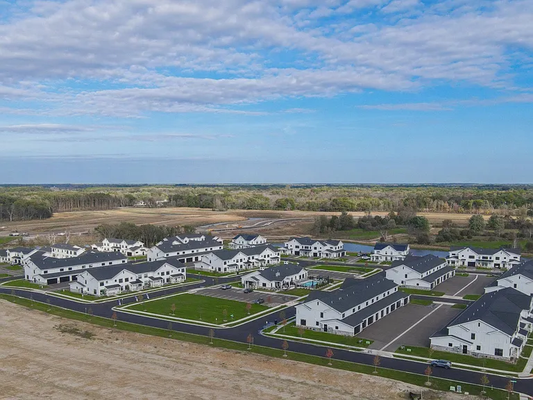 Sandhill Parkway Townhomes — Photo 1