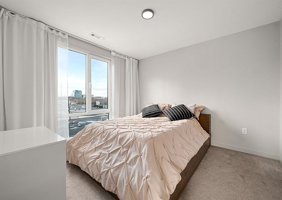 1st image of 21 Soldiers Field Pl Unit 408