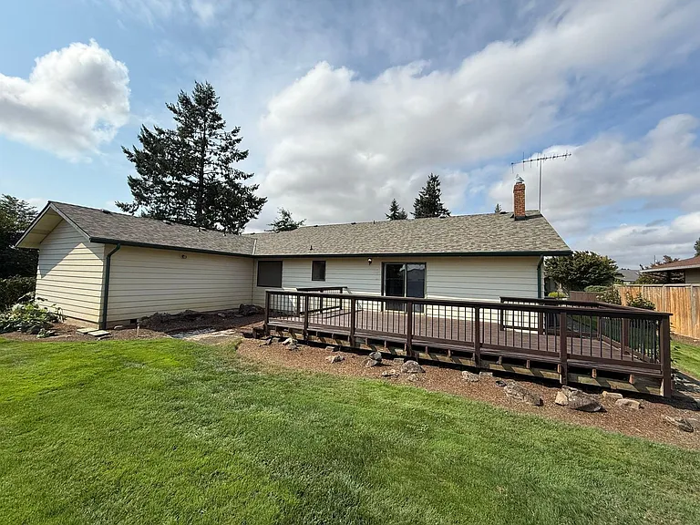 460 SE Conifer Pl — Photo 52