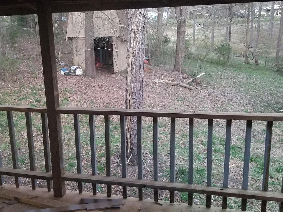 2nd image of 4718 Oakwood Dr