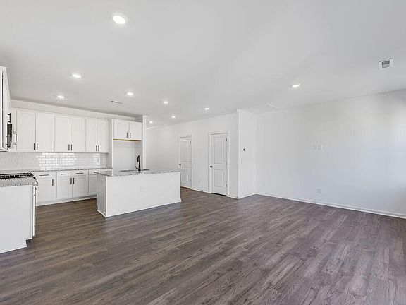 5th image of 338 Sweetbay Tree Dr
