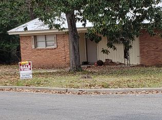 600 Ravenwood Dr, Athens, TX 75751