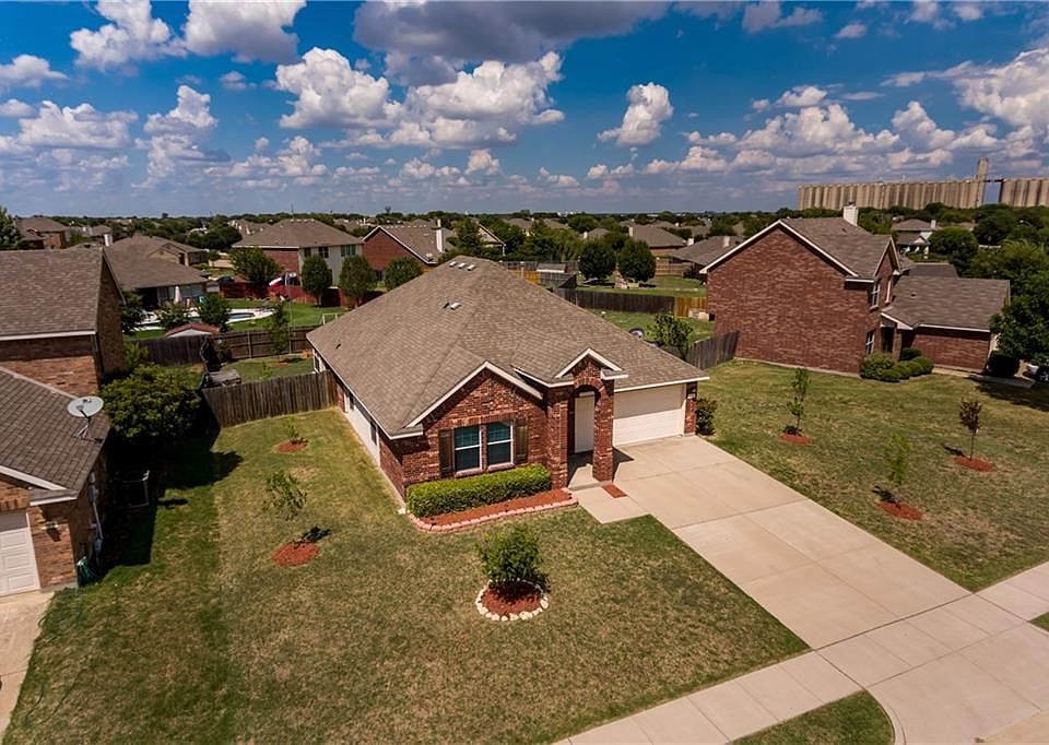 1st image of 628 Fossil Wood Dr