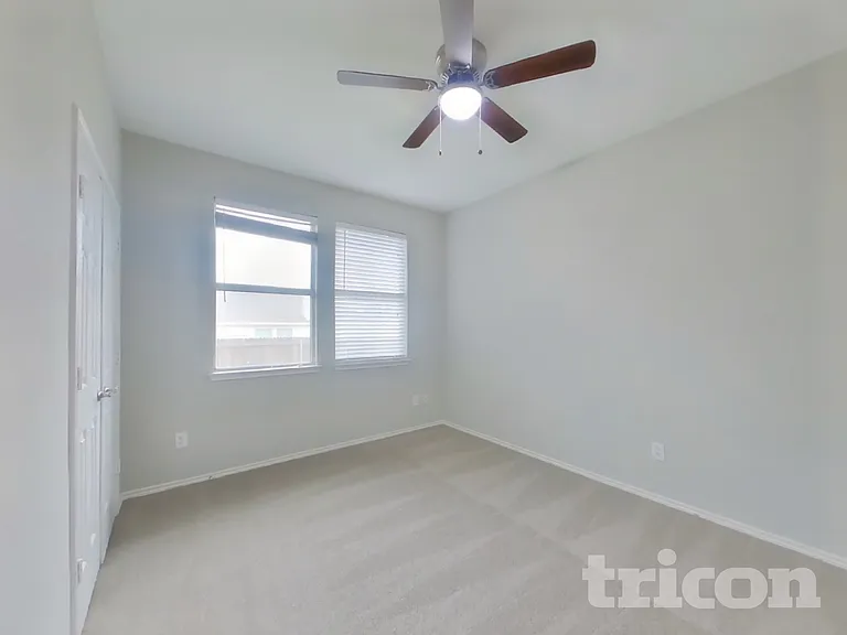 3413 Fashion St — Photo 13