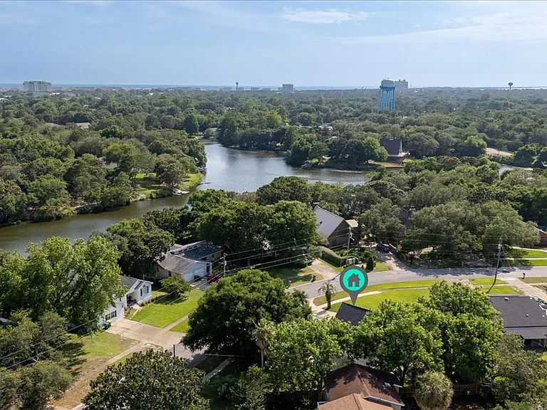 817 N Lakeside Dr — Photo 55