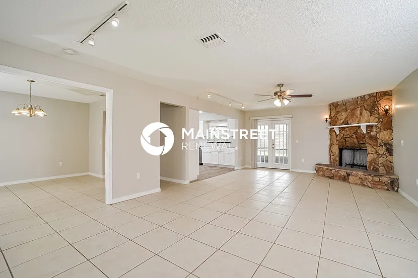 1507 Providence Cir — Photo 4