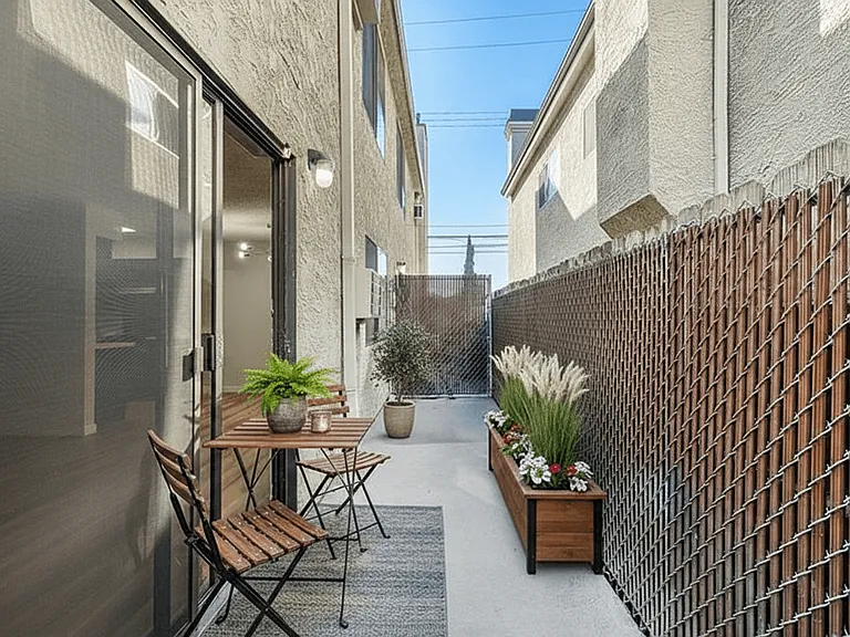 13929 Vanowen St — Photo 22