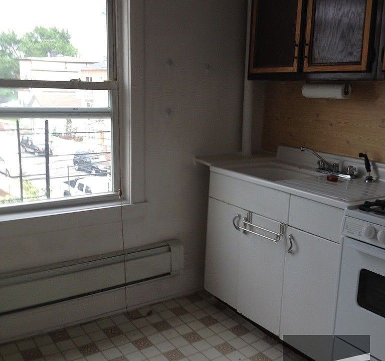 2nd image of 2044 42nd St APT 3F
