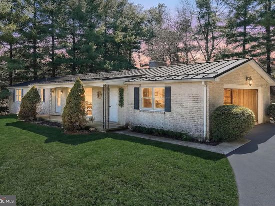 2501 Sunset Cir, Glenville, PA 17329