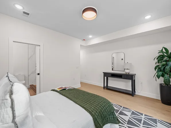 249 5 Halladay Street image 14 of 48