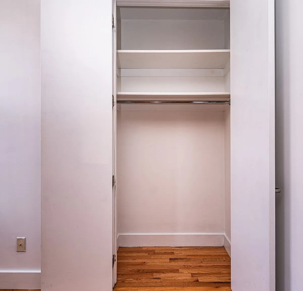 Queen bedroom in 3 bed/1 bath home in Bedford-Stuyvesant #1892 C — Photo 4