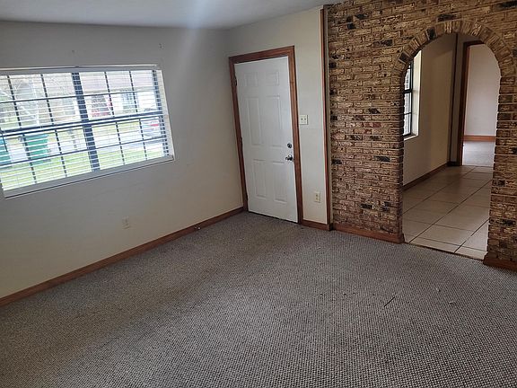 5th image of 2907 W Park Dr