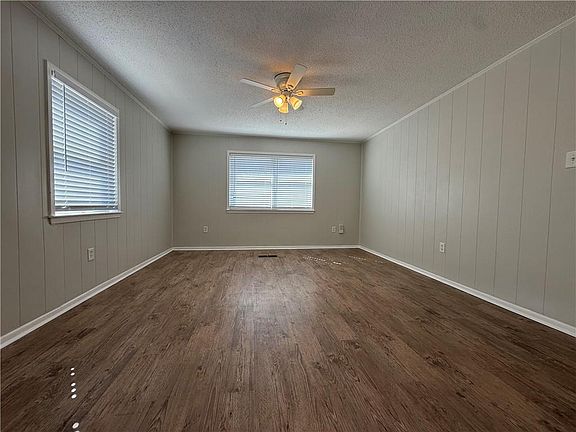 2nd image of 310 Alpine St