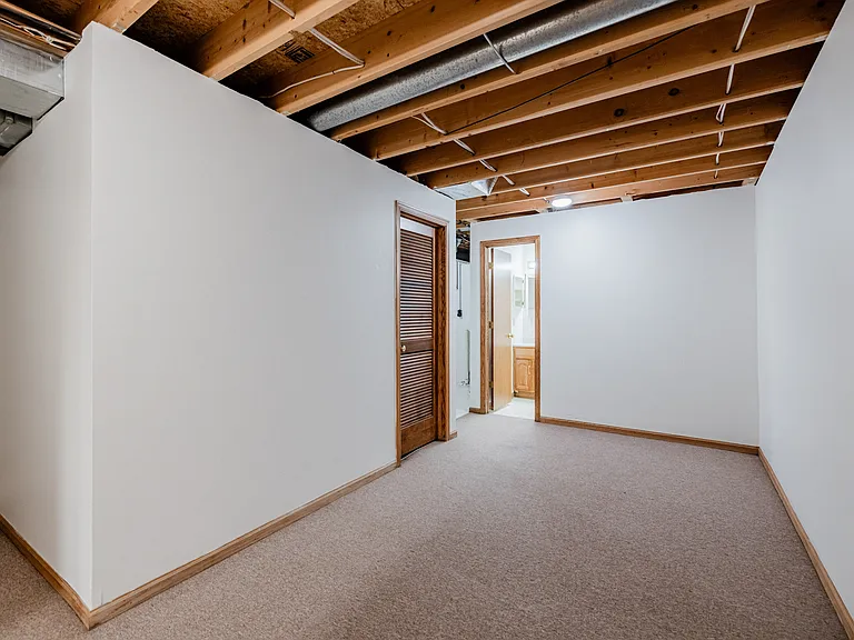 5155 S 80th St — Photo 30