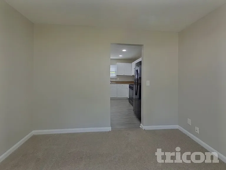 1030 Riverclift Dr — Photo 3