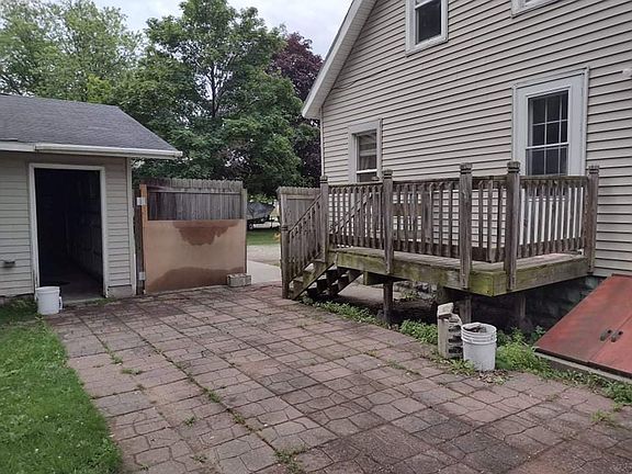 2nd image of 338 Hattie St