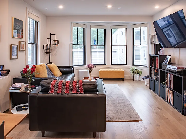 57 Saratoga St #4 — Photo 9