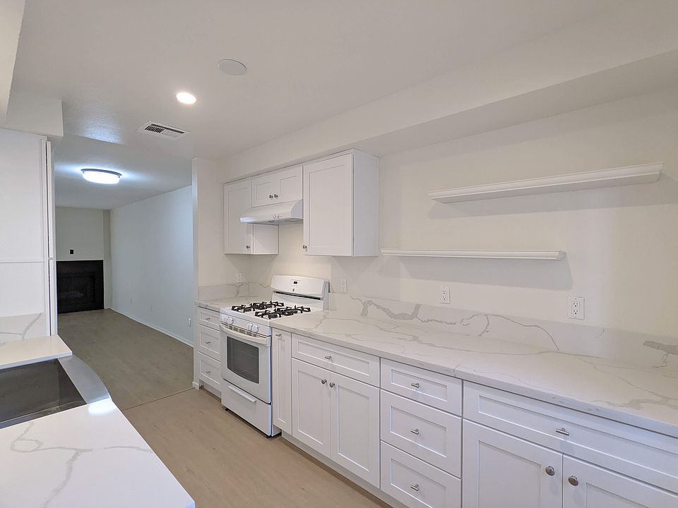 1st image of 5805 Whitsett Ave APT 111