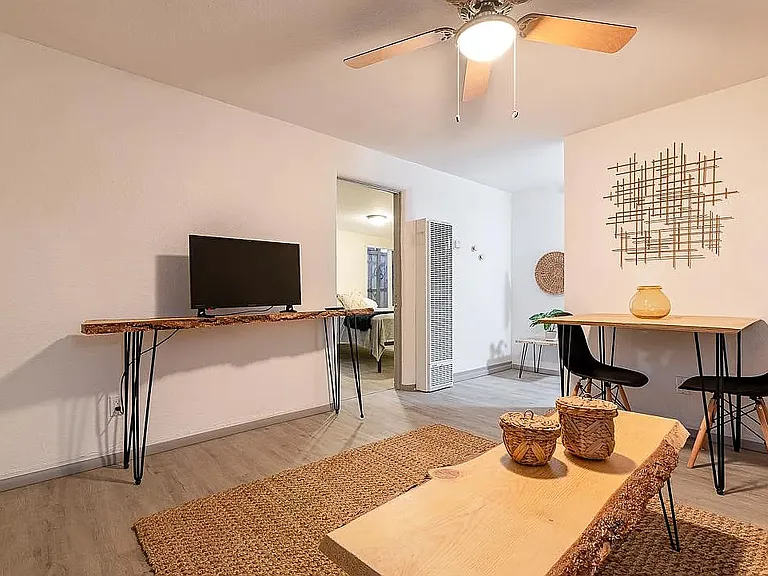 221 Girard Blvd SE #2F — Photo 12