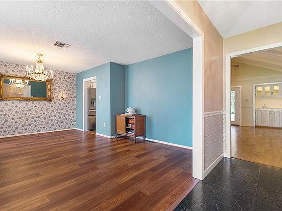 3rd image of 4729 Park Dr S