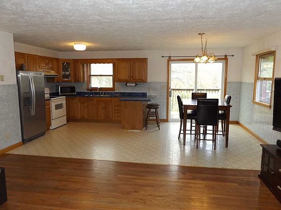 3rd image of 588 S Melchoir Dr W