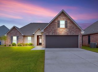 203 Rocky Ridge St, Youngsville, LA 70592