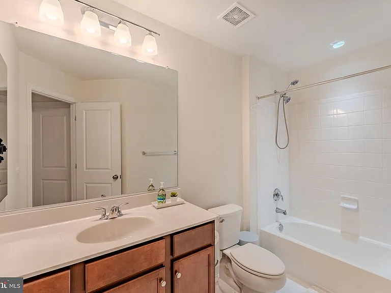 42506 Dogwood Glen Sq — Photo 39