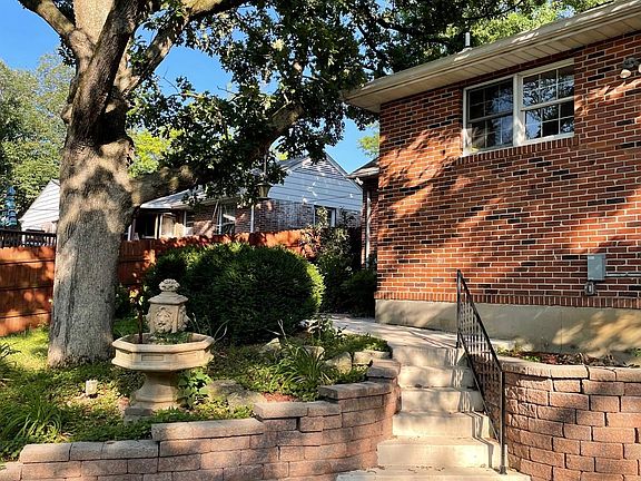 2nd image of 649 Tarrymore Ln