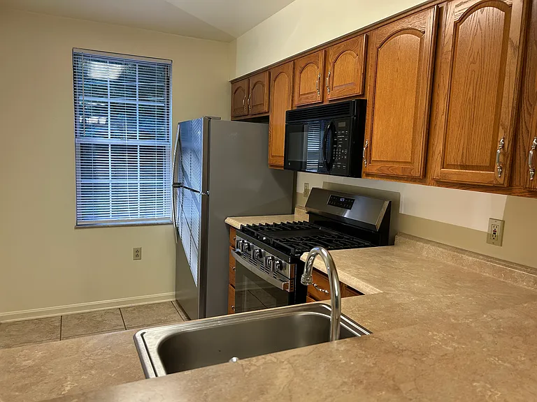 379 Woodruff St — Photo 4