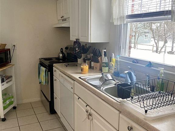 4th image of 136 N Chestnut St APT 22B