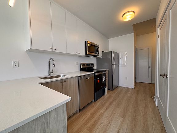 3rd image of 25 Palace St #P19