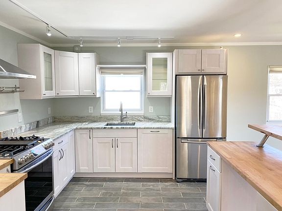 2nd image of 9 Green St Floor 2