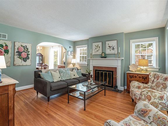 2nd image of 102 Holly Dr