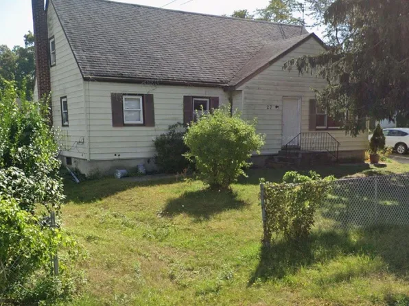 27 Washington Avenue, Deer Park, NY 11729