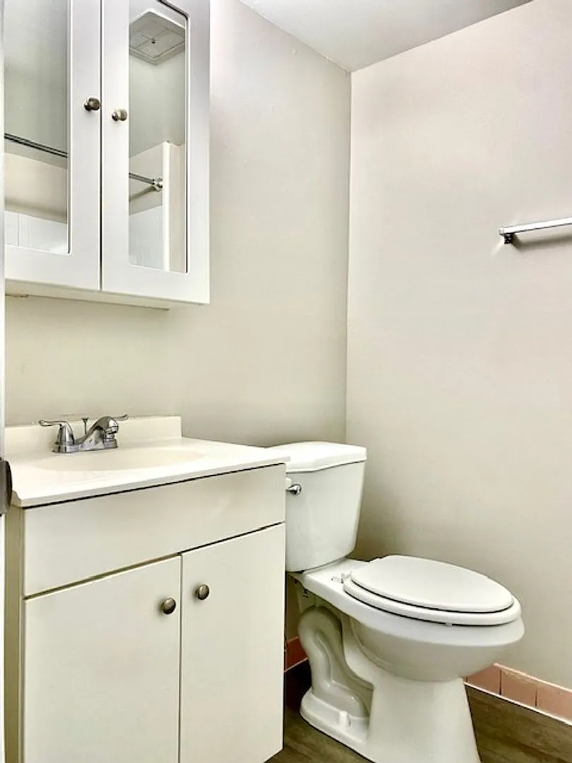 Oakview Apartments — Photo 1