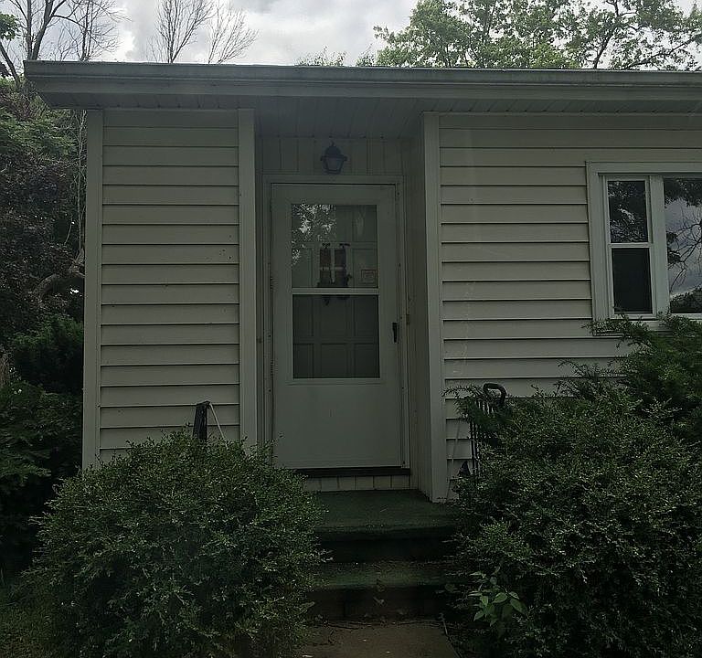 2nd image of 1443 S Base Rd