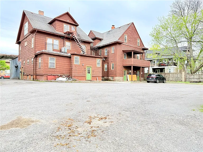 936 Monroe Ave — Photo 3