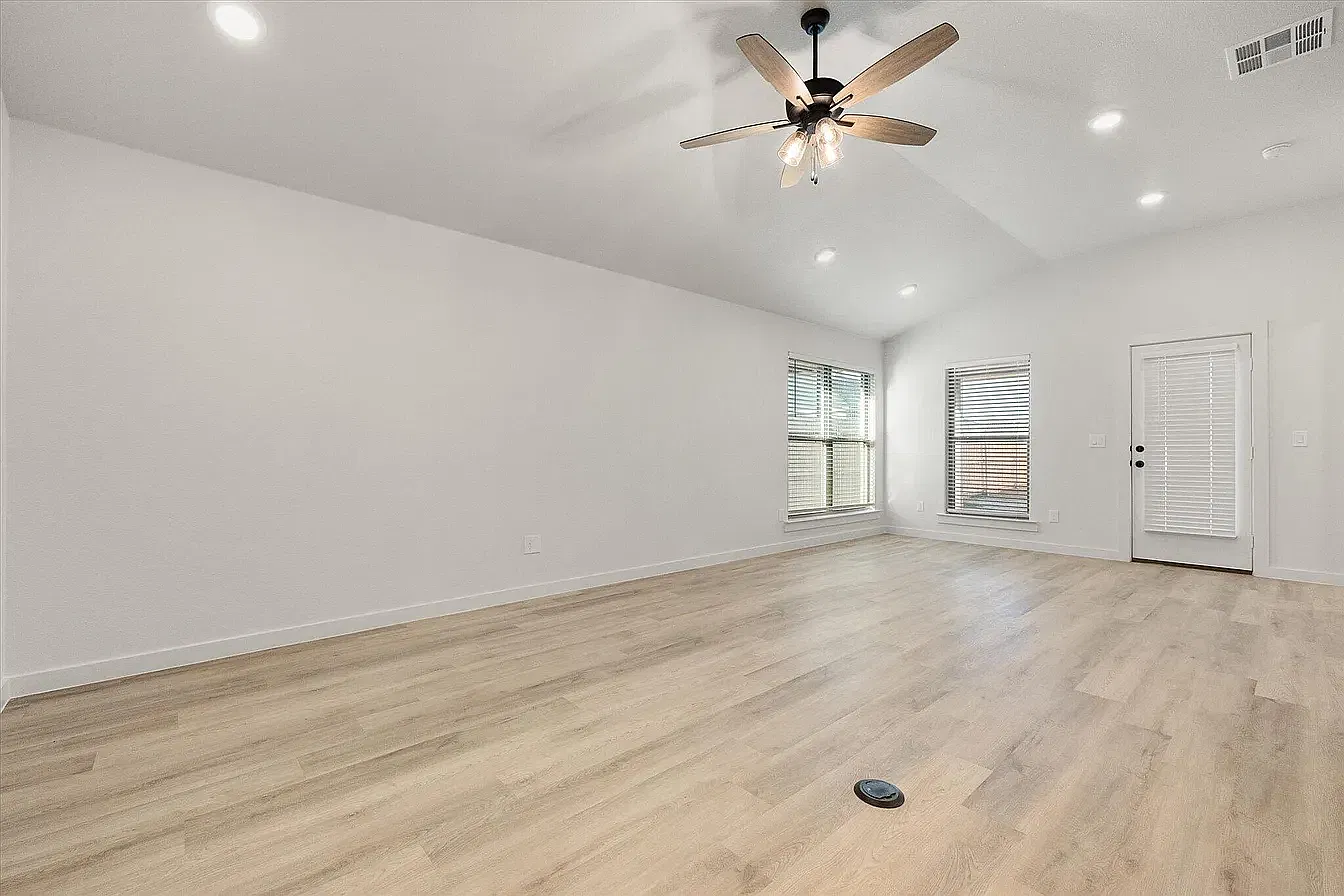 4 bed, 1700 sqft, $2,150 — Photo 4